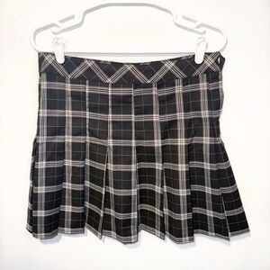 Unworn NWT Black and White Plaid Mini Pleated Tennis Skirt from H&M